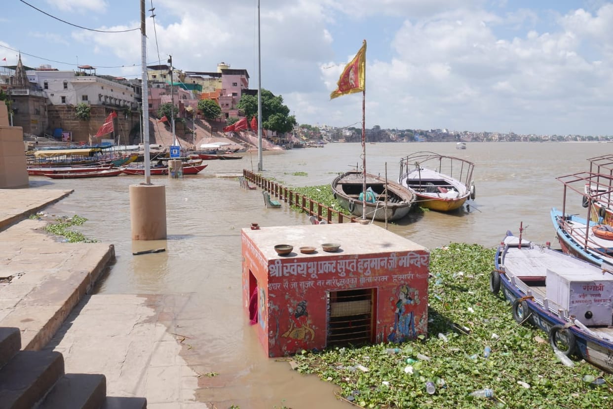 Ganga water level increasing in varanasi Aarti site changed for third consecutive day
