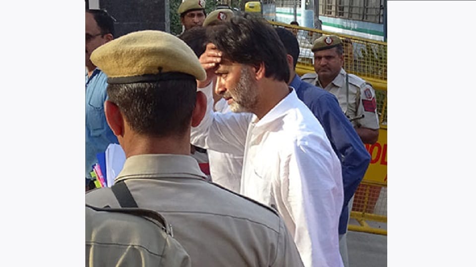 Solicitor General writes to Home Secretary Yasin Malik presence in Supreme court was serious security lapse