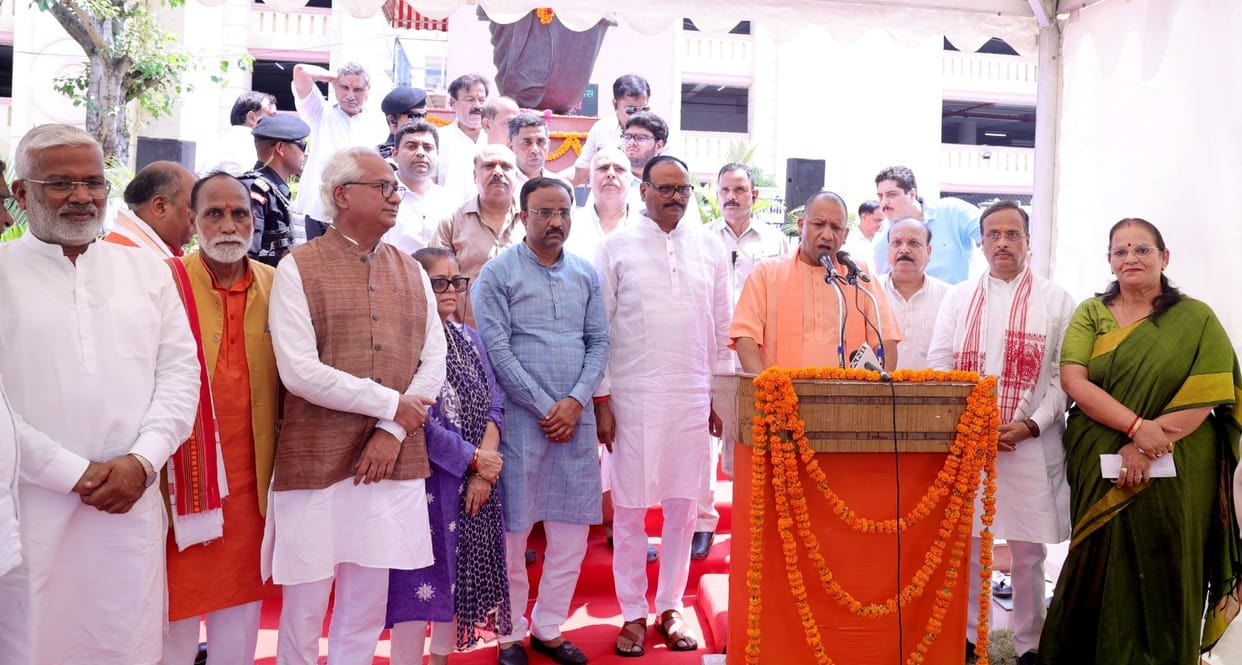 Lalji Tandon's life was like a journey from zero to peak says yogi adityanath