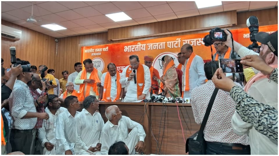 17 EX MLAs of various parties including Congress and retired IAS-IPS joined BJP in Rajasthan Assembly Election
