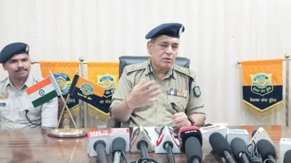 Himachal Police: डीजीपी कूंडू बोले- नशा तस्करों पर कसा जा रहा शिकंजा, दो नारकोटिक्स थाने खोलने का प्रस्ताव DGP Sanjay Kundu said the screws are being tightened on drug smugglers