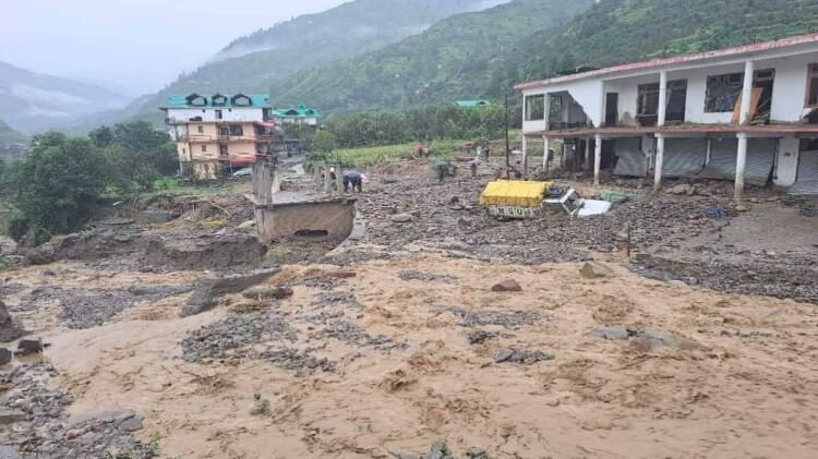 Himachal Rains: हिमाचल में दो जगह बादल फटे, दादा-दादी और पोता ढाबे के साथ बहे, कोटखाई में दंपती की मौत Himachal Weather rains: Cloud burst at two places, Grandfather-mother and grandson swept away with Dhaba, coup