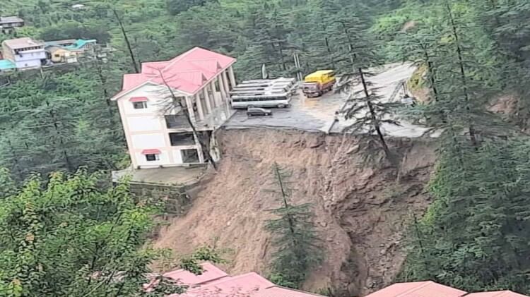 Himachal Rains: हिमाचल में दो जगह बादल फटे, दादा-दादी और पोता ढाबे के साथ बहे, कोटखाई में दंपती की मौत Himachal Weather rains: Cloud burst at two places, Grandfather-mother and grandson swept away with Dhaba, coup