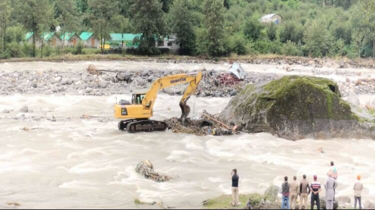 Himachal Rains: हिमाचल में दो जगह बादल फटे, दादा-दादी और पोता ढाबे के साथ बहे, कोटखाई में दंपती की मौत Himachal Weather rains: Cloud burst at two places, Grandfather-mother and grandson swept away with Dhaba, coup