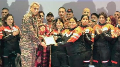 जम्मू-कश्मीर: उधमपुर में बाइक रैली का भव्य स्वागत, आज ध्रुव युद्ध स्मारक पर शहीदों को देंगे श्रद्धांजलि Jammu Kashmir: Grand welcome to bike rally in Udhampur, tribute martyrs at Dhruv War Memorial today