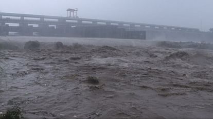 Hathnikund Barrage Water Level Today: Two Lakh 23 Thousand Cusecs Of Water Recorded On Saturday