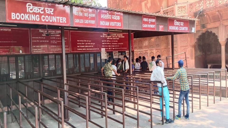Taj Mahal remained silent even on weekends in Agra ticket houses remained empty due to absence of tourists