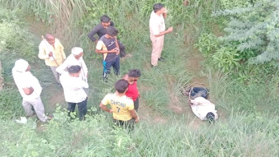 Tied hands and feet cloth was stuffed in the mouth young man was found suffering in bushes in agra