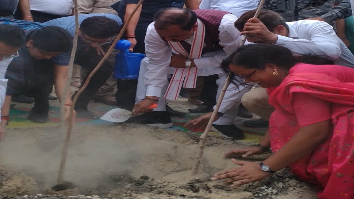 Deputy CM Keshav planted saplings in Kaushambi, counted the achievements of the government
