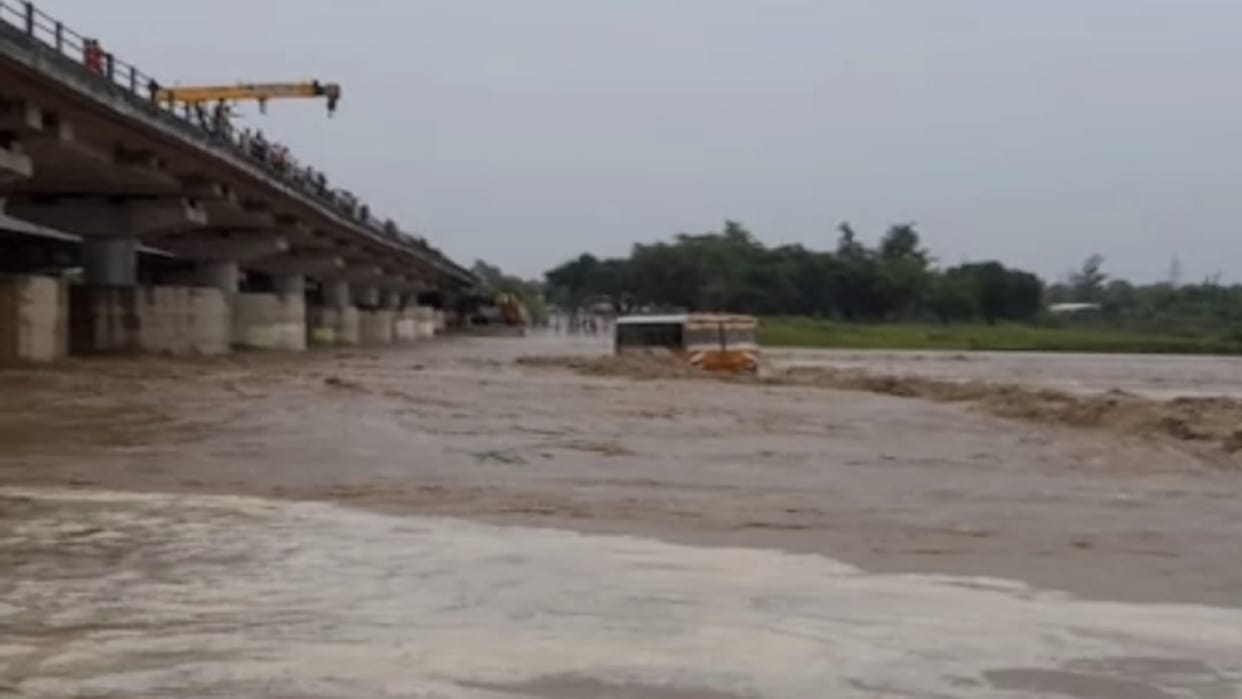 Meerut News Live: Water level of Kotwali river increased, roadways bus got stuck, read latest news of West UP