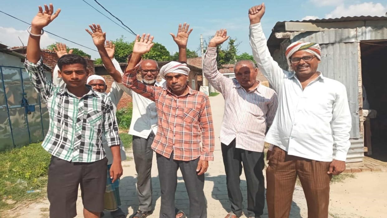 Vigilance team raided Salempur village, angry villagers chased away team