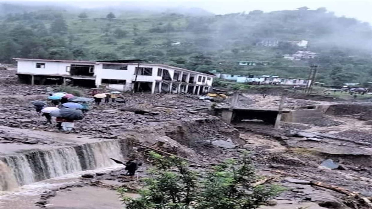 Weather: Cloud burst in Kupwara due to havoc of rain, flood in Kathua, landslide in Himachal, cloud camp in De