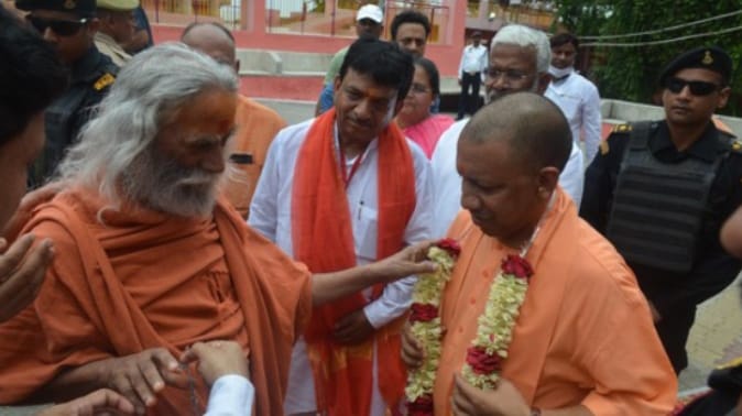 CM Yogi performs aarti by circumambulating the banyan tree in Muzaffarnagar, Ganges water came in Solani,