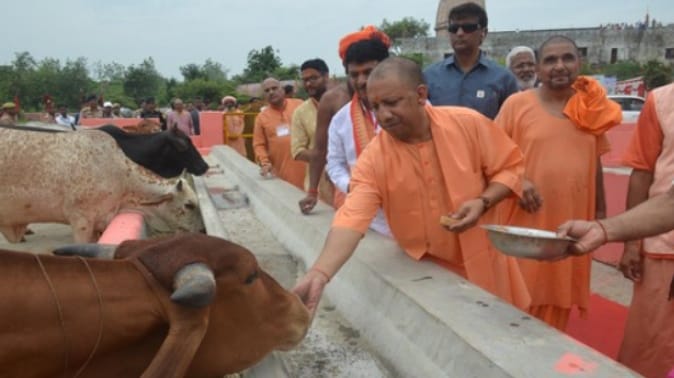CM Yogi performs aarti by circumambulating the banyan tree in Muzaffarnagar, Ganges water came in Solani,
