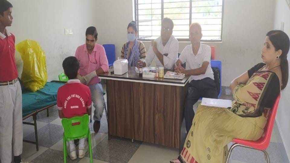 fifty percent children found infected with eye flu in school at Etah