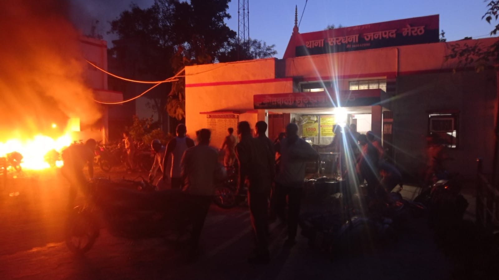 UP: goods of lakhs were burnt including bikes of soldiers, now how will secrets of cases filed in files open
