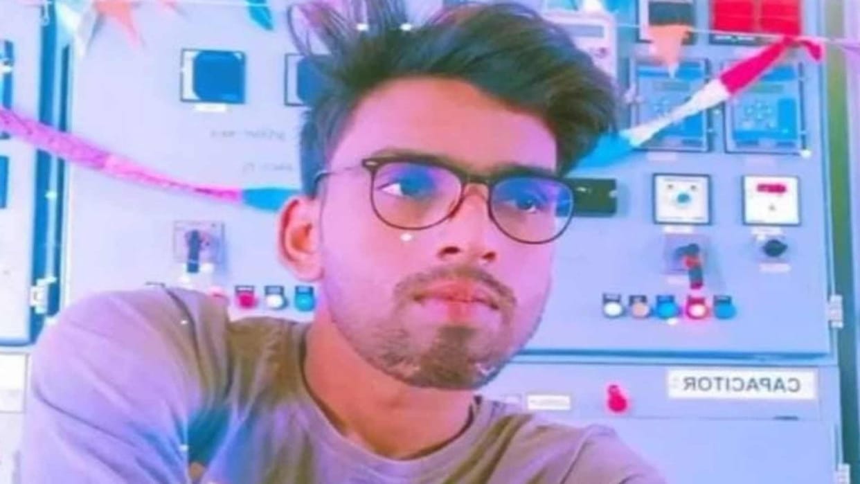 Contract electricity worker killed himself by jumping in front of train