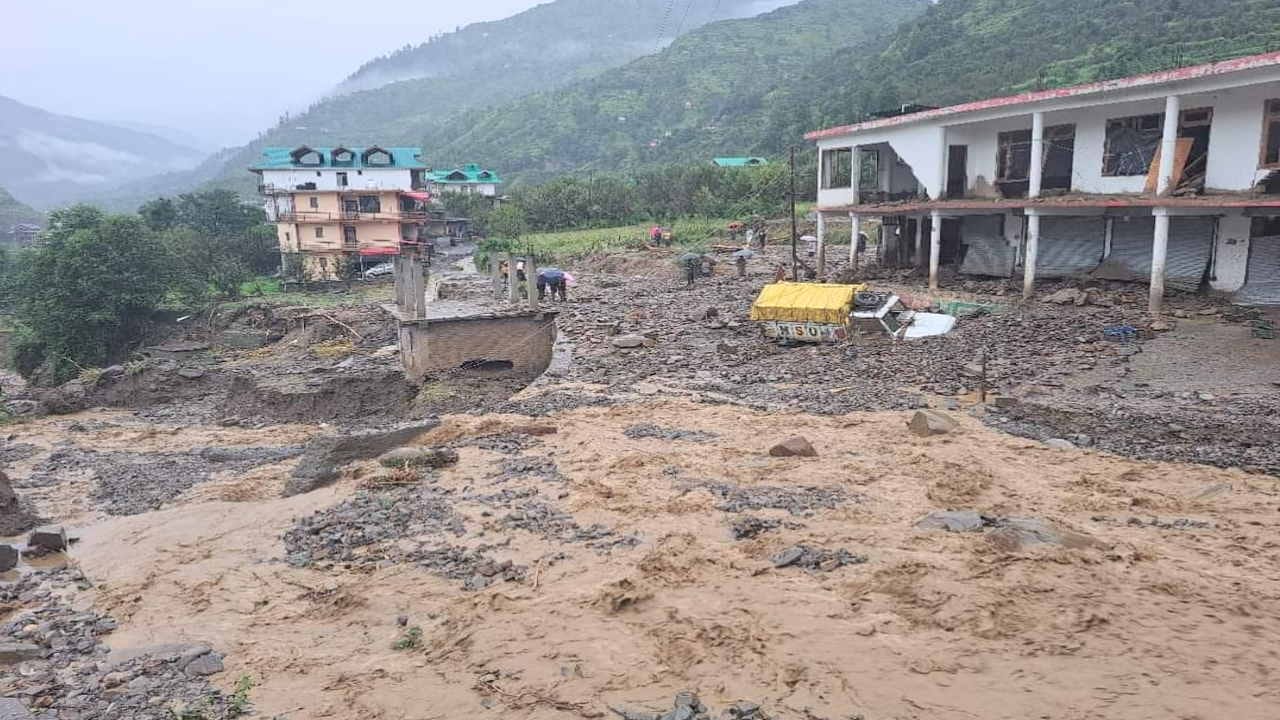 बादल फटने से तबाही।
