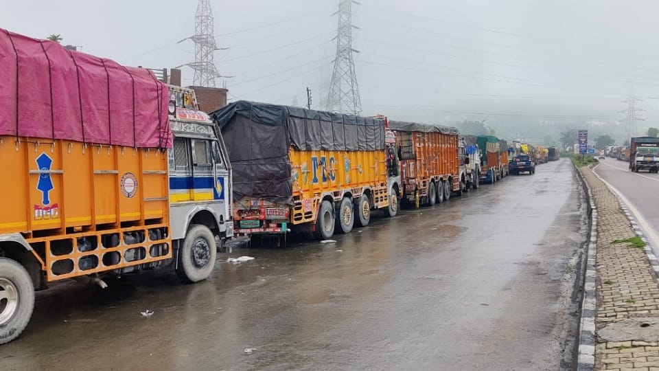 Jammu Kashmir: Srinagar highway closed three hours due landslide Ramban, traffic affected throughout day