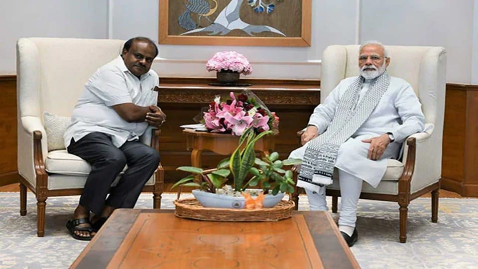 जेडीएस नेता एचडी कुमारस्वामी और प्रधानमंत्री नरेंद्र मोदी।