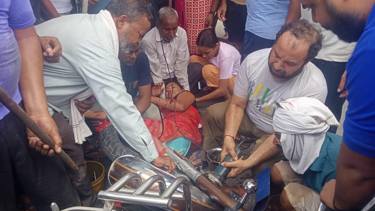 High speed bullet wreaks havoc, The woman was hit, dragged for 30 meters, the teenager escaped from the spot