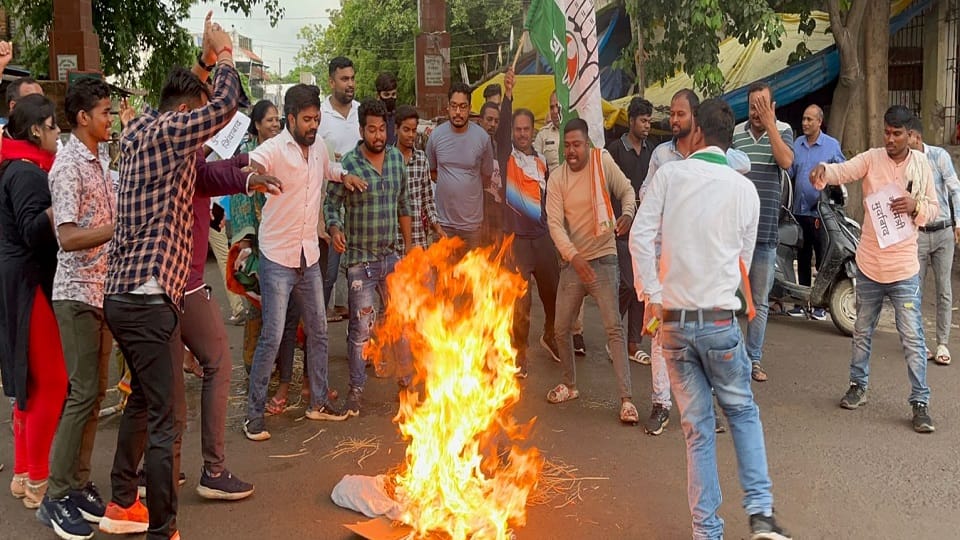 Demonstration of Congressmen regarding Manipur incident