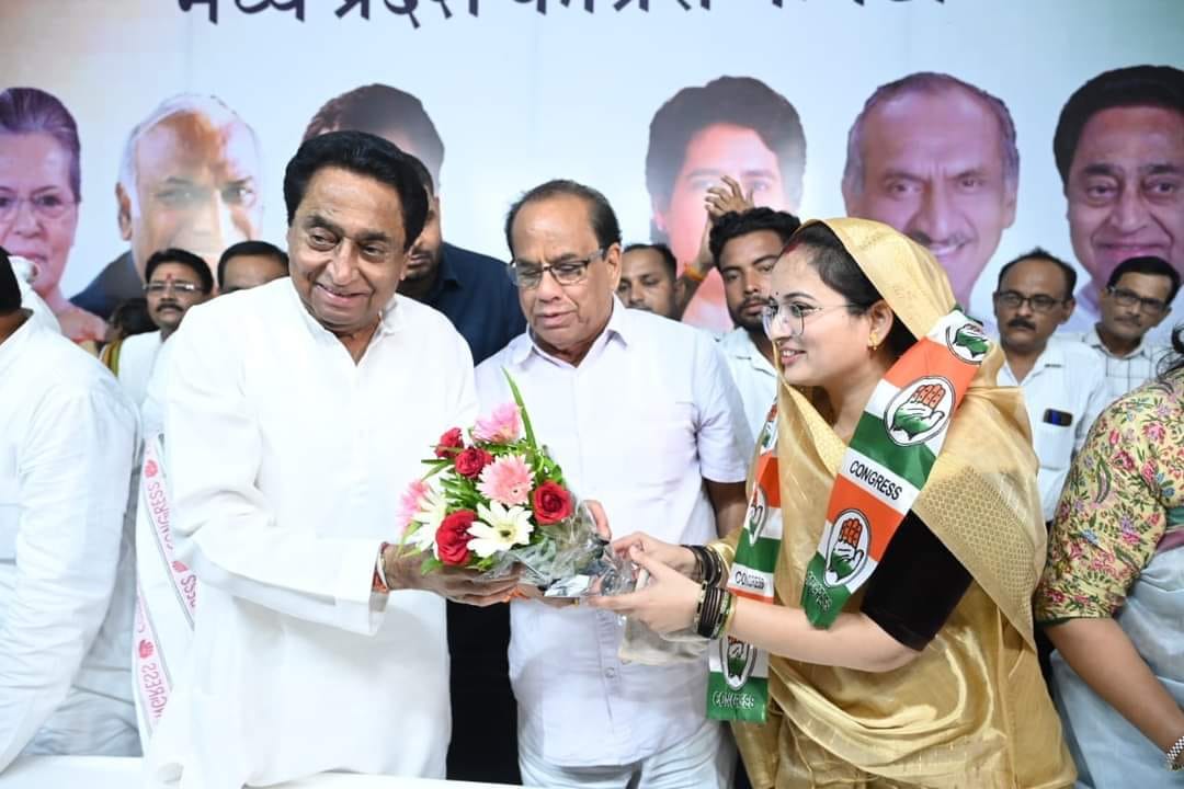 MP News: Patharia Panchayat Vice President Manju Dharmendra Katare joins Congress with supporters