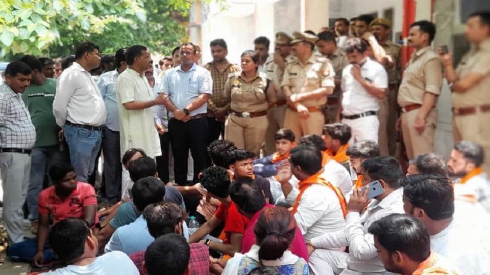 CO Deepshikha comparing Kanwariyas with terrorists in bareilly
