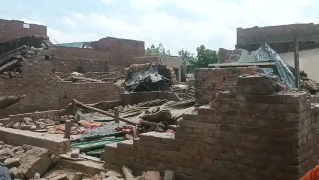 Villagers attacked on accused of murders house in biswan thana kshetra in Sitapur.