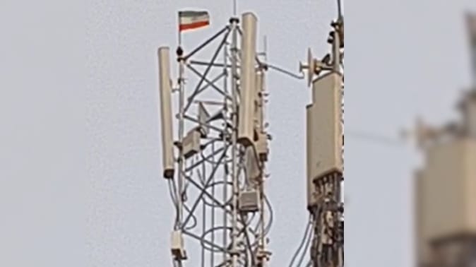Tricolor insult Shamli: Mobile company employees hoisted the national flag upside down on the tower