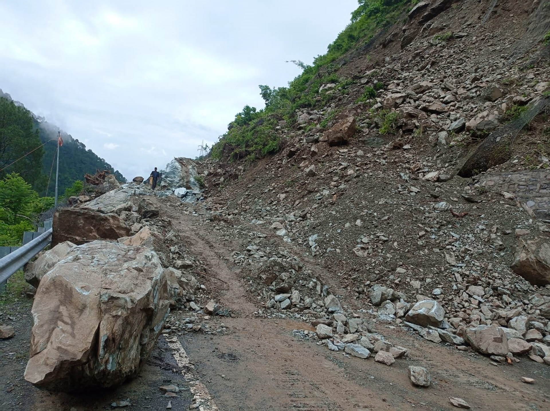 Uttarakhand Weather News today Rishikesh Badrinath highway affected in Camera due to rains passenger read more