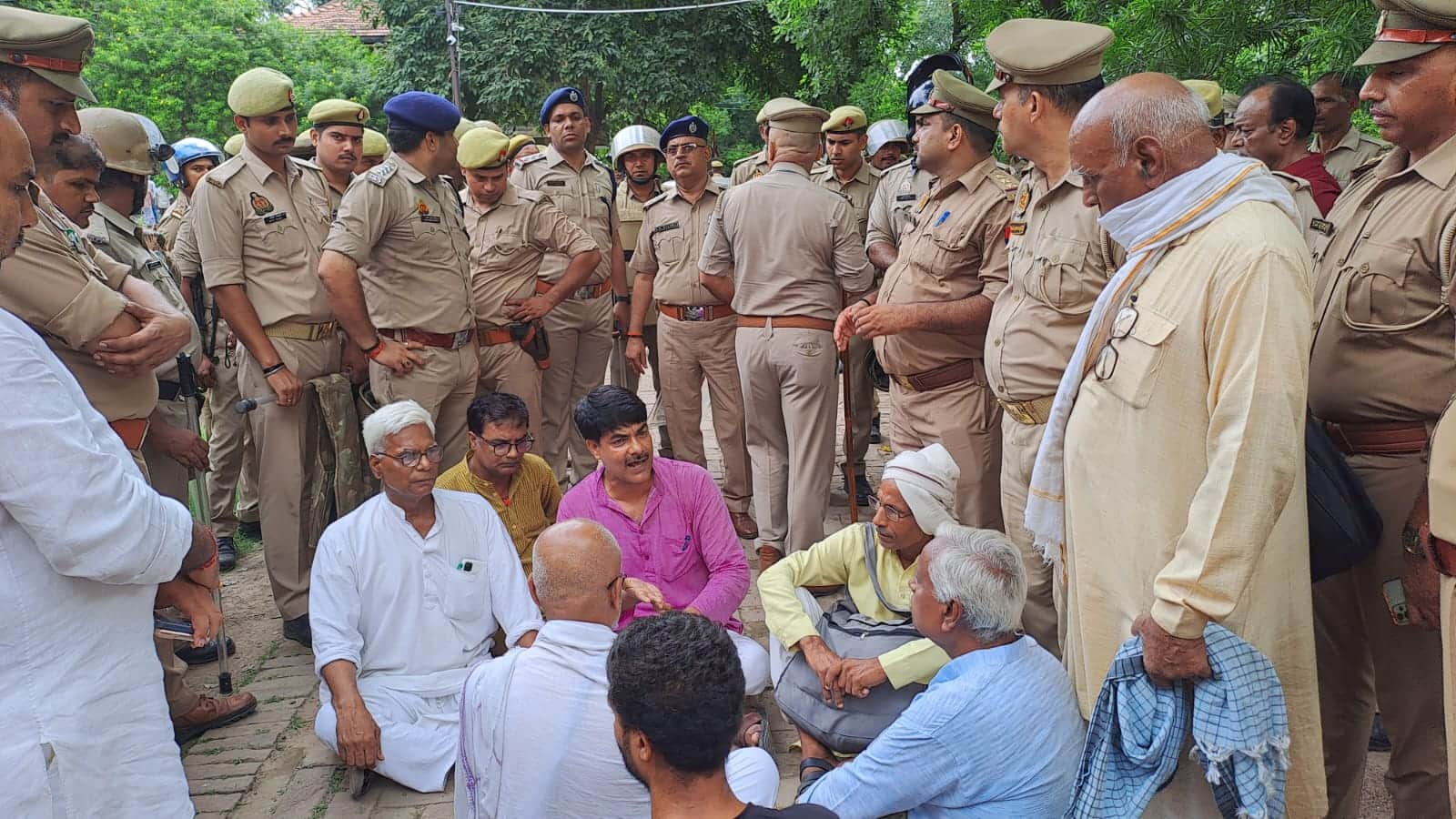 Sarva Seva Sangh premises vacated by varanasi police run bulldozers on Gandhi JP legacy