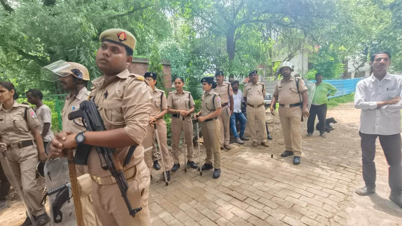 Sarva Seva Sangh premises vacated by varanasi police run bulldozers on Gandhi JP legacy