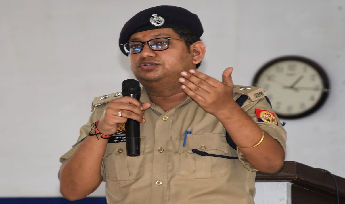 Police ki Pathshala DCP Varuna Zone taught lesson of security to girl students
