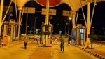 नासिक में मनसे कार्यकर्ताओं ने टोल प्लाजा में की तोड़फोड़।