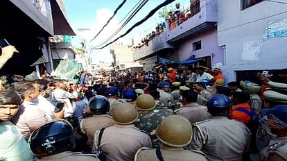 stone pelting on Kanwariyas near Vankhandi Nath temple in Bareilly