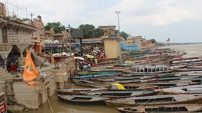 Ganga Water Level increasing in varanasi create problems for coastal residents and crematio