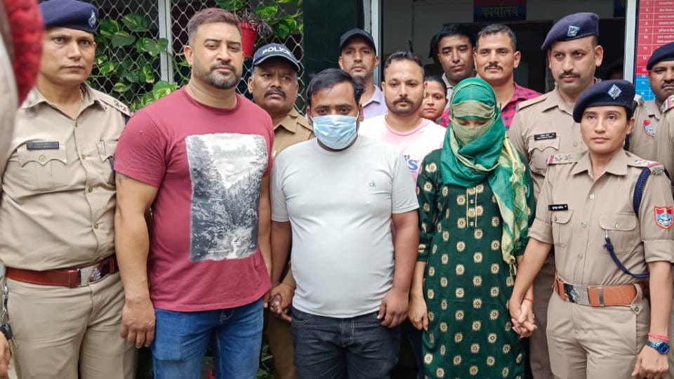 Boyfriend got bitten by cobra snake web series will be made girlfriend mahi haldwani Uttarakhand news