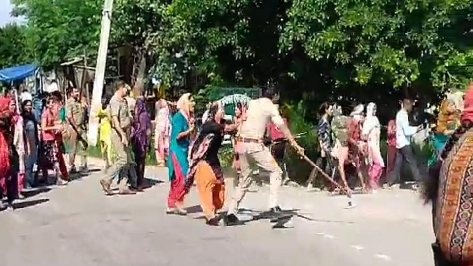Saharanpur Police lathicharged villagers returning after last rites