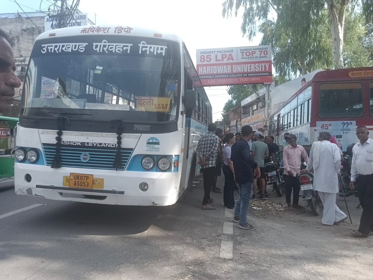 Roorkee News stone Pelting by Biker Youths on Haridwar Delhi Highway