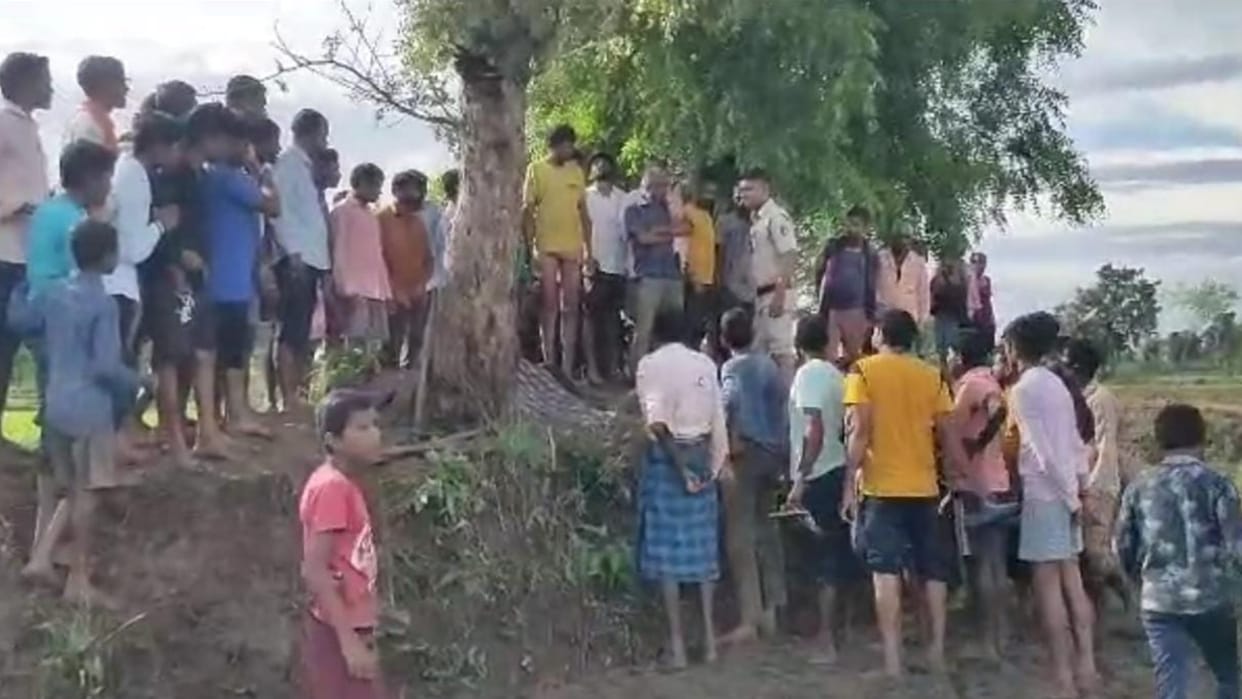 Youth dies due to lightning  wife and mother scorched in Bilaspur