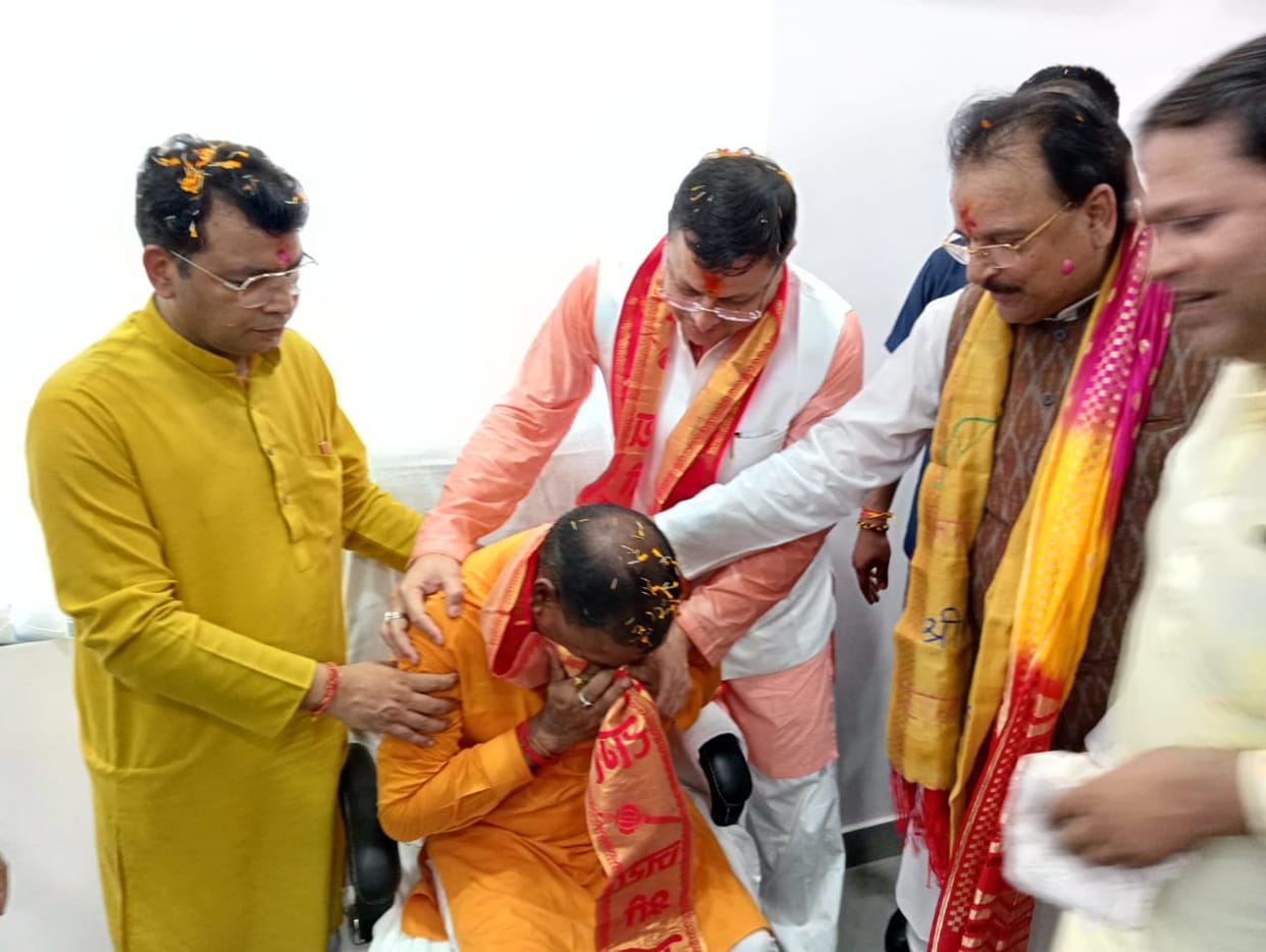 CM Dhami reached rudrapur mayor became emotional as soon as he sat on the chair took a vow Uttarakhand news