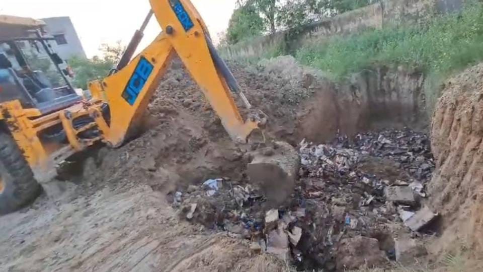 Police destroyed English liquor worth fifty lakhs in Etah