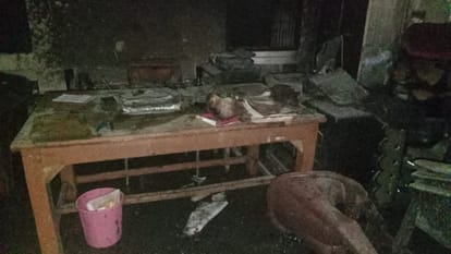 Fire in police station: Gas cylinder burst, three COP got scorched and eight jumped from the first floor