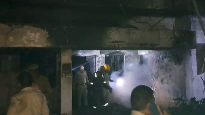 Meerut: Cylinders kept exploding and fire continues in police station for two hours, record of 39 years was b