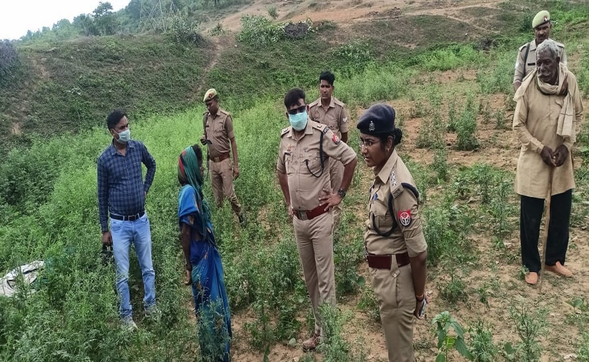 Husband accused of murder of wife in sonbhadra people shocked condition of dead body