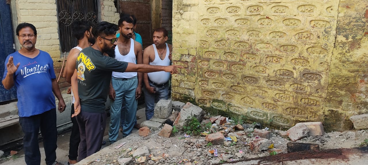 Son killed his father by pelting bricks and stones, there was a dispute against abusive language