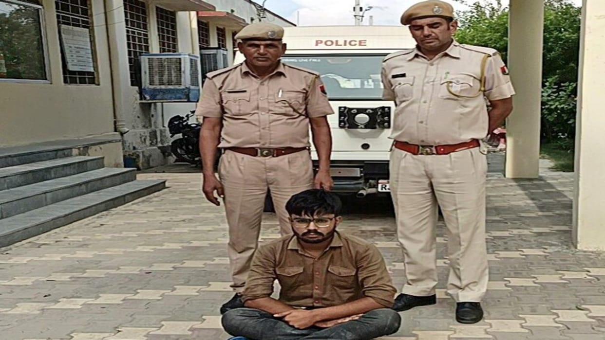 Nagaur Crime Blackmailing woman on pretext of selling Apple company phone accused arrested