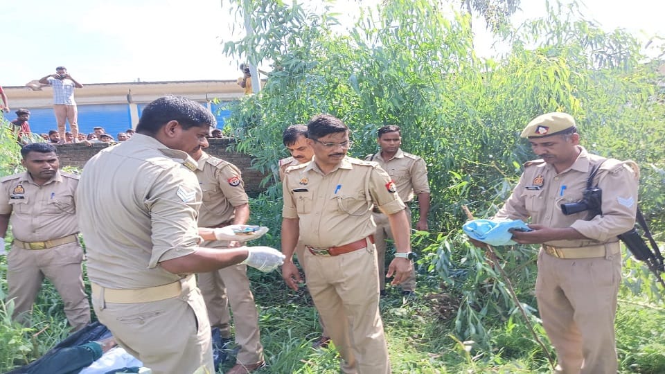 man brutally murdered body found in two pieces in bareilly