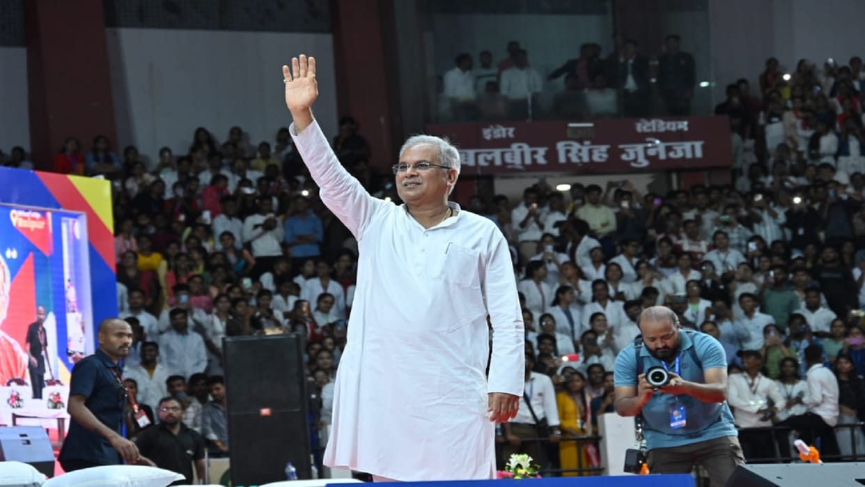 CM Bhupesh met to youth: meet to youth indoor stadium in Raipur